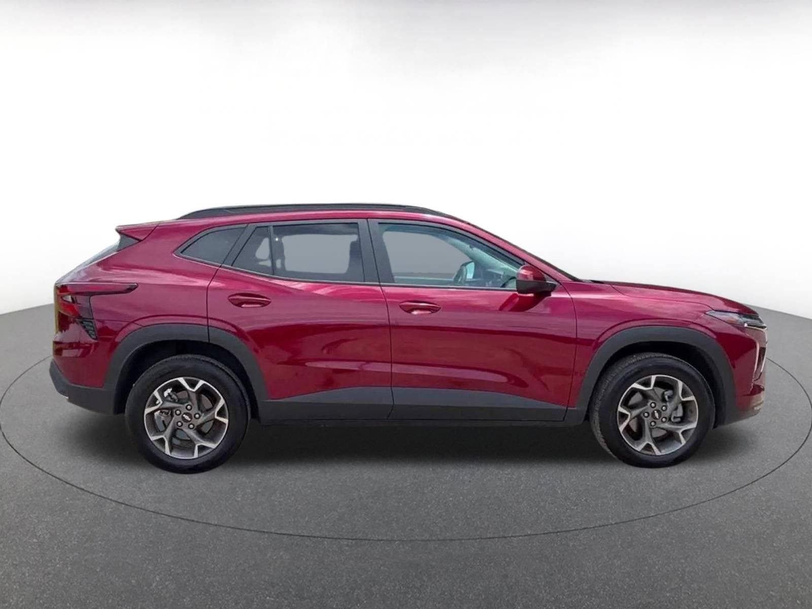 Used 2025 Chevrolet Trax LT FWD image 15
