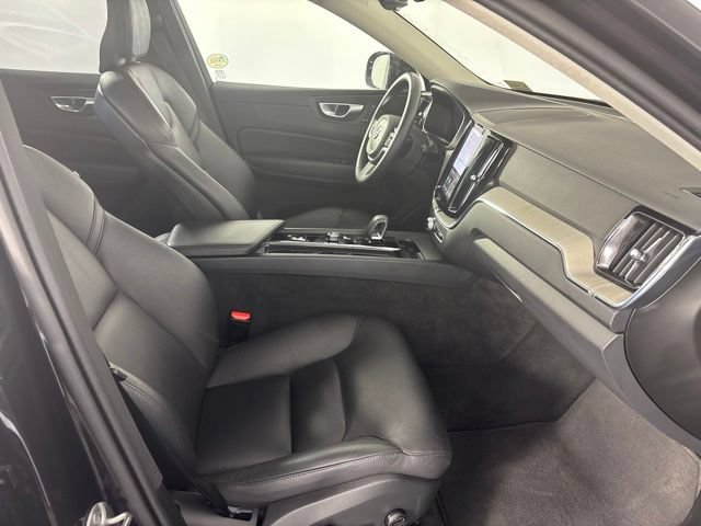 Used 2025 Volvo XC60 B5 Plus AWD/4WD image 25