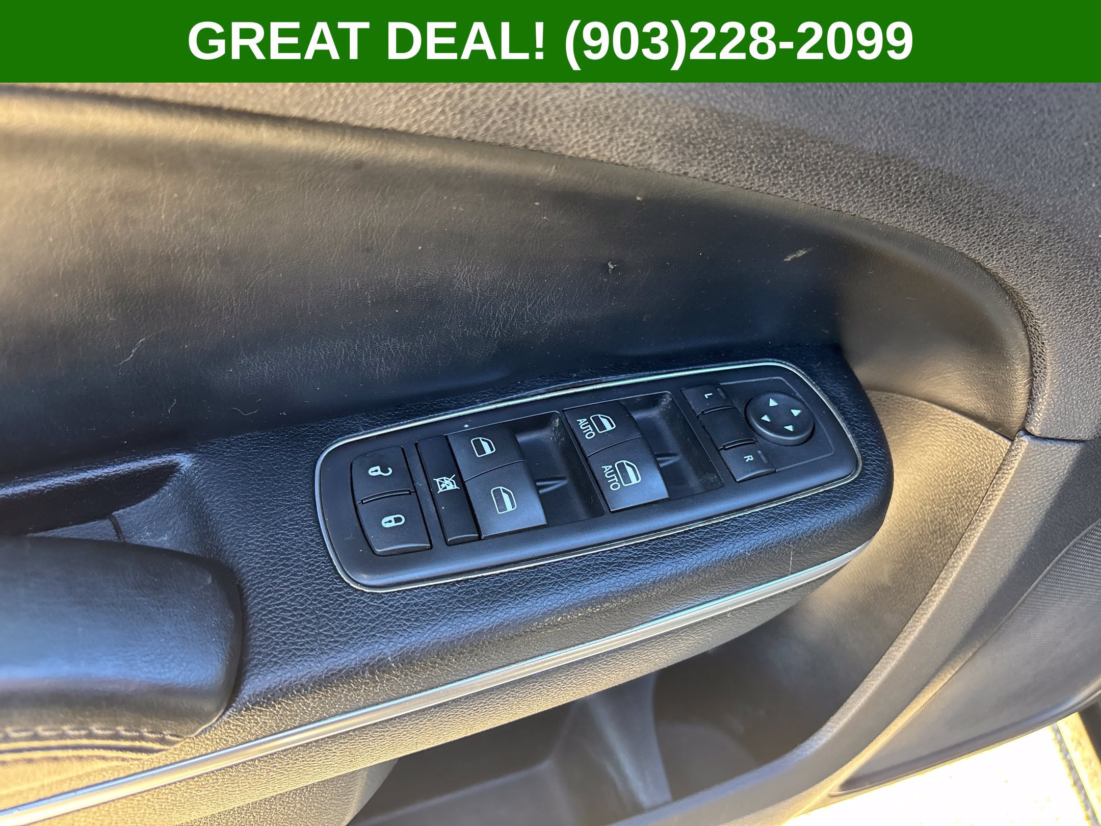 Used 2016 Chrysler 300 C RWD image 21