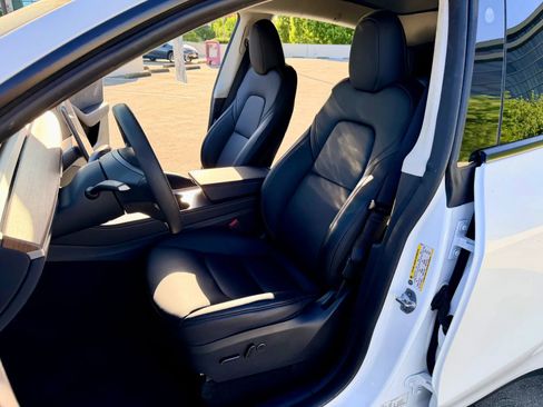 Used 2023 Tesla Model Y Long Range AWD/4WD image 17