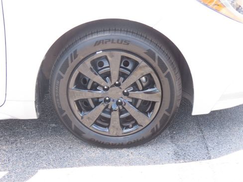 Used 2024 Toyota Corolla LE FWD image 7