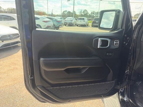 Used 2021 Jeep Wrangler Unlimited Sahara image 10