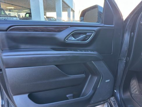 Used 2023 Chevrolet Suburban LT image 10