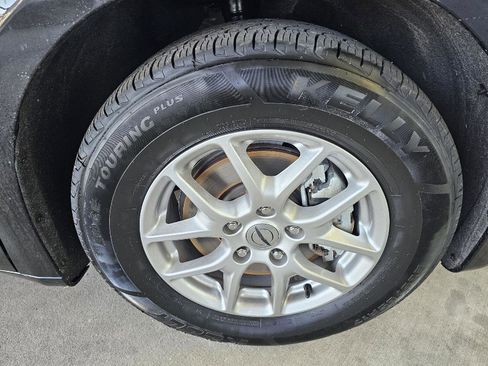 Used 2025 Chrysler Pacifica Select FWD image 9