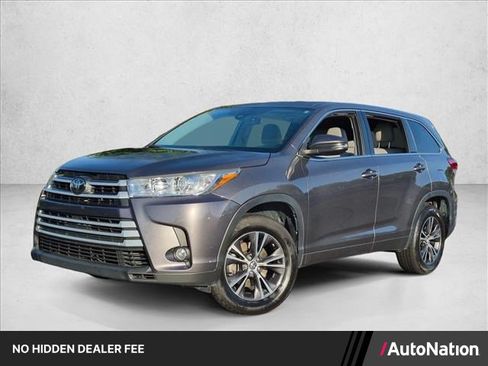 Used 2018 Toyota Highlander Plus FWD image 1