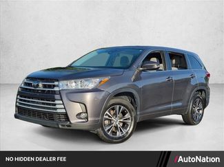 Used 2018 Toyota Highlander Plus FWD video 1