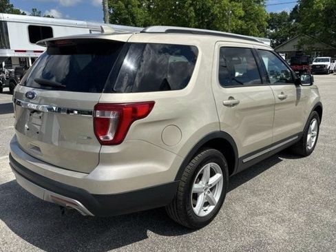 Used 2017 Ford Explorer XLT w/ Equipment Group 202A AWD/4WD image 20
