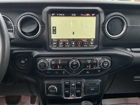 Used 2023 Jeep Wrangler Unlimited Sahara w/ Cold Weather Group AWD/4WD image 10