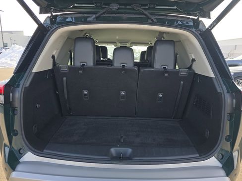 Used 2023 Nissan Pathfinder SL w/ Black Appearance Package image 15