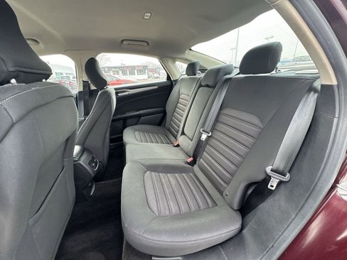 Used 2018 Ford Fusion SE w/ Fusion SE Technology Package image 22