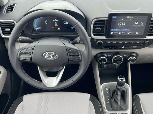 Used 2025 Hyundai Venue SEL FWD image 17