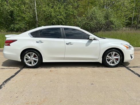 Used 2015 Nissan Altima 2.5 SL w/ Moonroof Package FWD image 5
