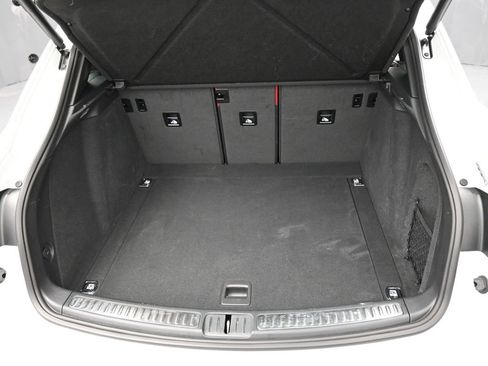 Certified 2025 Porsche Macan image 32