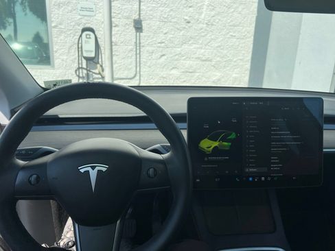 Used 2021 Tesla Model Y Long Range AWD/4WD image 13