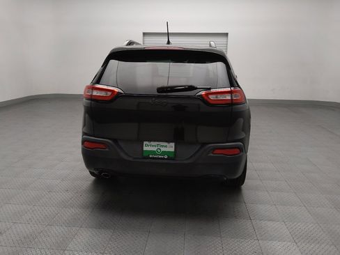 Used 2018 Jeep Cherokee Latitude w/ Altitude Package image 7