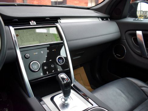 Used 2021 Land Rover Discovery Sport SE image 25