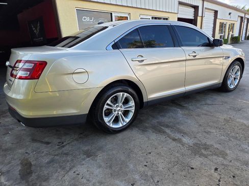 Used 2018 Ford Taurus SE FWD image 7