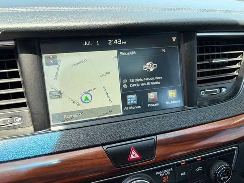 Used 2017 Kia Cadenza Premium w/ Luxury Package FWD image 21
