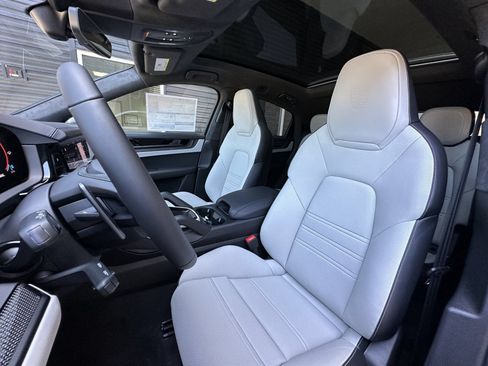 New 2026 Porsche Cayenne GTS AWD/4WD image 5