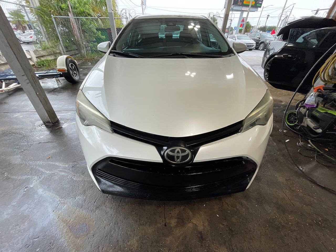 Used 2017 Toyota Corolla LE FWD image 1