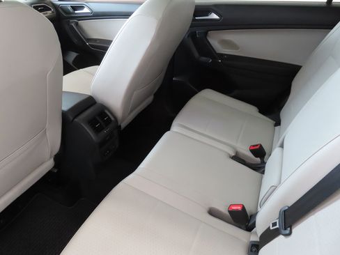 Used 2020 Volkswagen Tiguan SE R-Line image 24