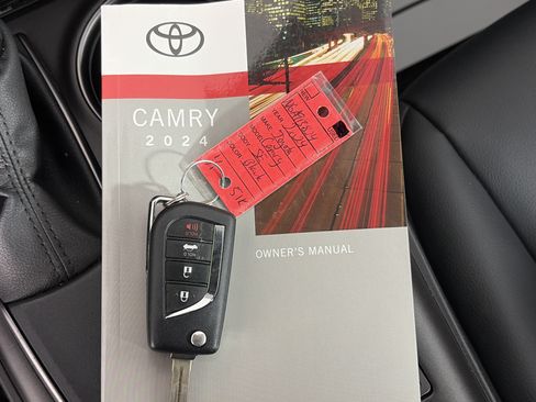 Used 2024 Toyota Camry SE FWD image 30