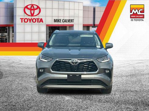 Certified 2026 Toyota Highlander Platinum AWD/4WD image 8