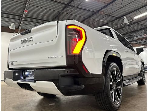 Used 2025 GMC Sierra EV Denali AWD/4WD image 13