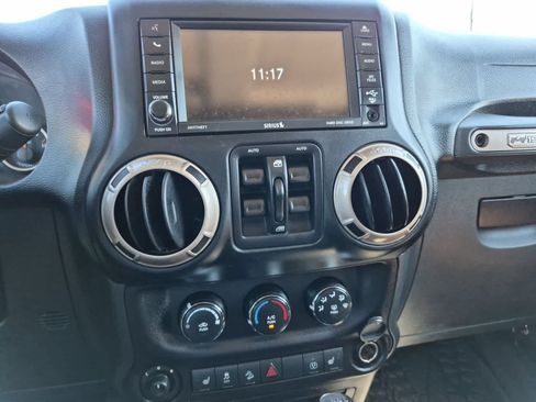 Used 2016 Jeep Wrangler Unlimited Sahara AWD/4WD image 27