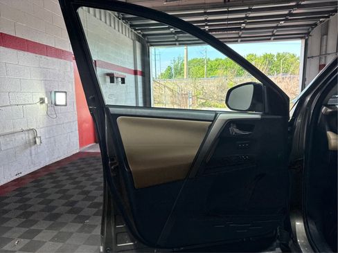 Used 2015 Toyota RAV4 Limited AWD/4WD image 18
