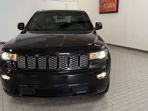 Used 2018 Jeep Grand Cherokee Altitude AWD/4WD image 4