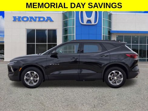 Used 2024 Chevrolet Blazer LT w/ Convenience Package FWD image 3