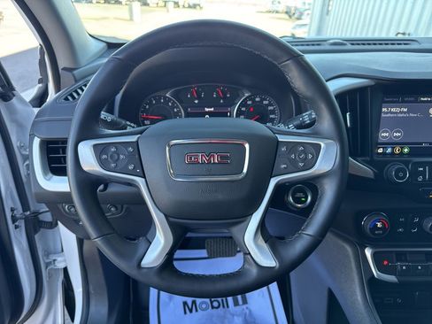 Used 2023 GMC Terrain SLT image 19
