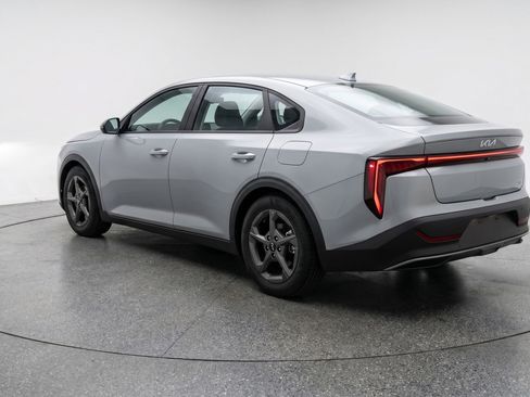 Used 2025 Kia K4 LXS image 6