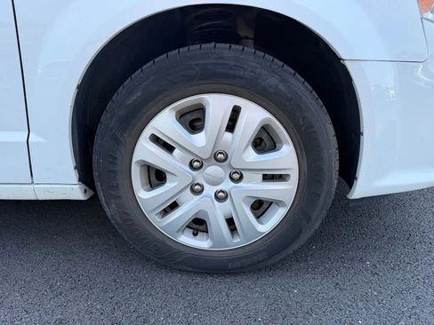 Used 2017 Dodge Grand Caravan SE FWD image 10