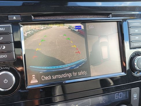 Used 2018 Nissan Rogue SL w/ Premium Package image 28