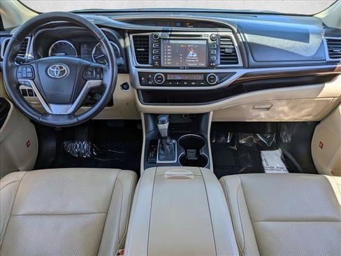 Used 2014 Toyota Highlander Limited FWD image 19