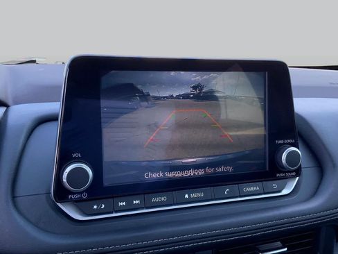 Used 2023 Nissan Rogue SV FWD image 25