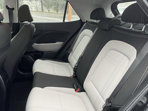 Certified 2022 Hyundai Venue SEL image 14