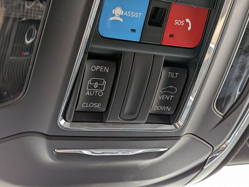 Used 2023 Jeep Grand Cherokee Altitude image 20