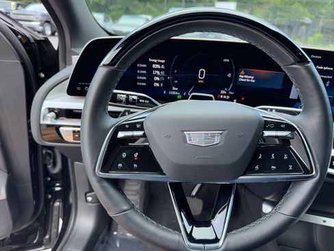 Used 2025 Cadillac Lyriq Luxury RWD image 16