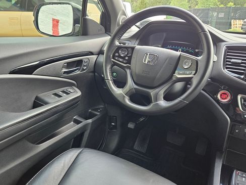 Used 2021 Honda Pilot Touring image 8