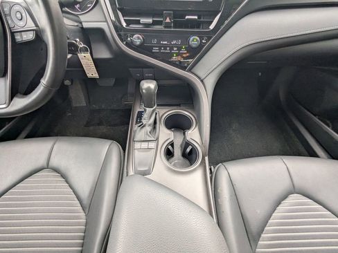 Used 2024 Toyota Camry SE image 18