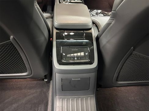 Certified 2024 Volvo S90 T8 Ultimate image 31