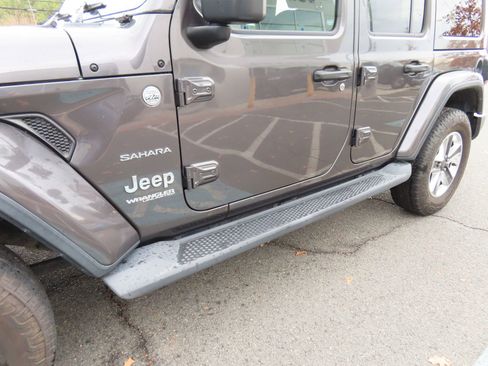 Used 2018 Jeep Wrangler Unlimited Sahara w/ LED Lighting Group image 9