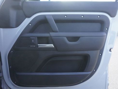 New 2026 Land Rover Defender 110 X-Dynamic SE image 21