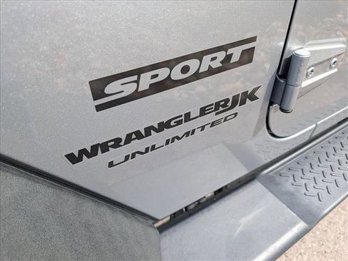 Used 2018 Jeep Wrangler Unlimited Sport S AWD/4WD image 10