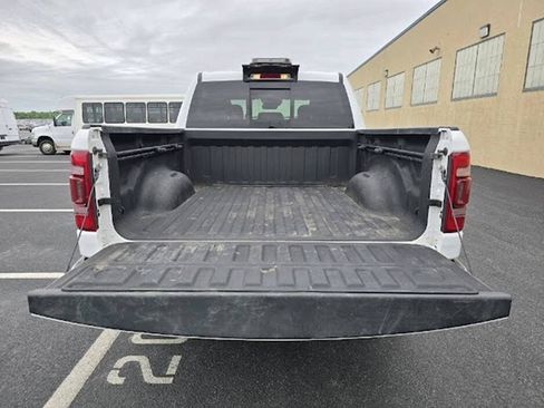 Used 2024 RAM 1500 Laramie AWD/4WD image 5