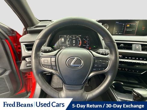Used 2019 Lexus UX 200 image 12