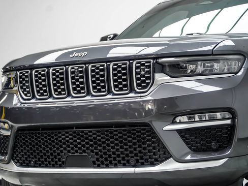 Used 2022 Jeep Grand Cherokee Summit AWD/4WD image 2